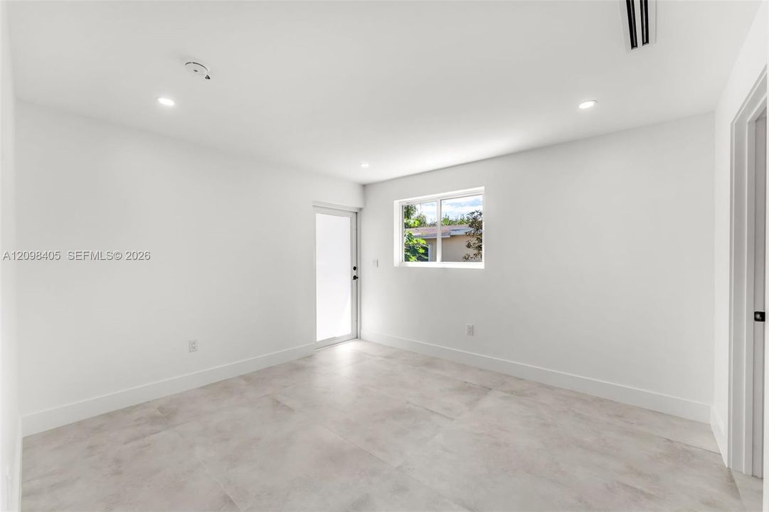 For Sale: $1,985,000 (5 beds, 4 baths, 2307 Square Feet)