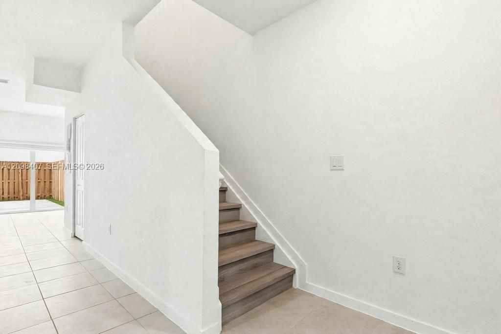 LAMINATE STAIRS