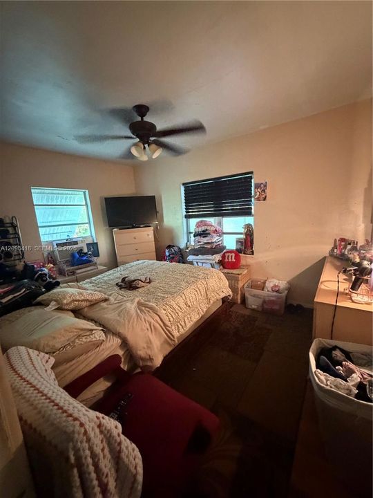 For Sale: $549,000 (4 beds, 2 baths, 1333 Square Feet)