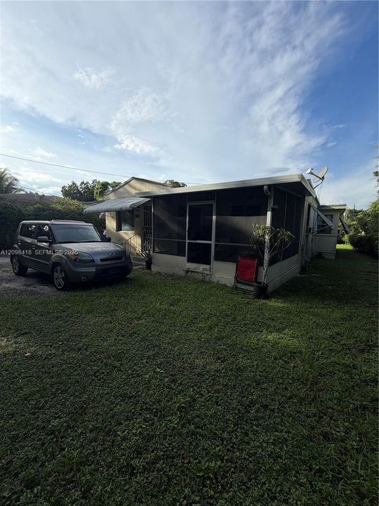 For Sale: $549,000 (4 beds, 2 baths, 1333 Square Feet)