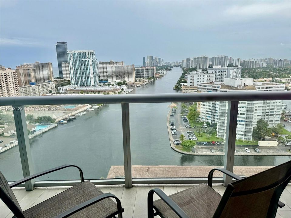 На продажу: $440,000 (2 спален, 2 ванн, 1030 Квадратных фут)