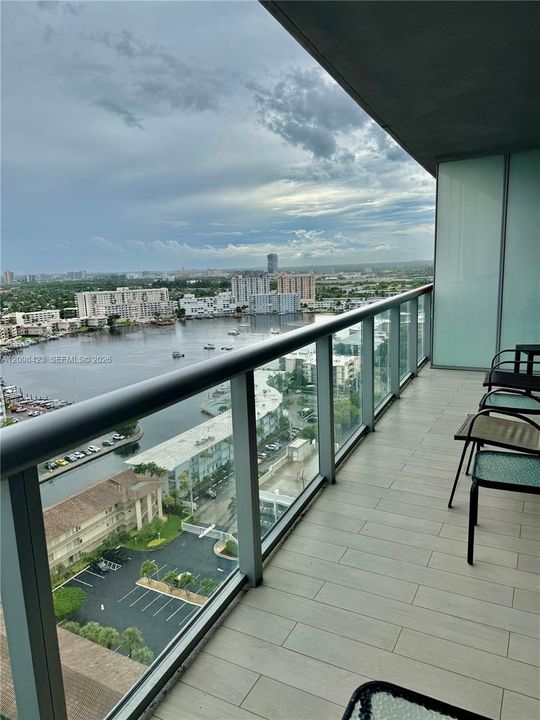 На продажу: $440,000 (2 спален, 2 ванн, 1030 Квадратных фут)