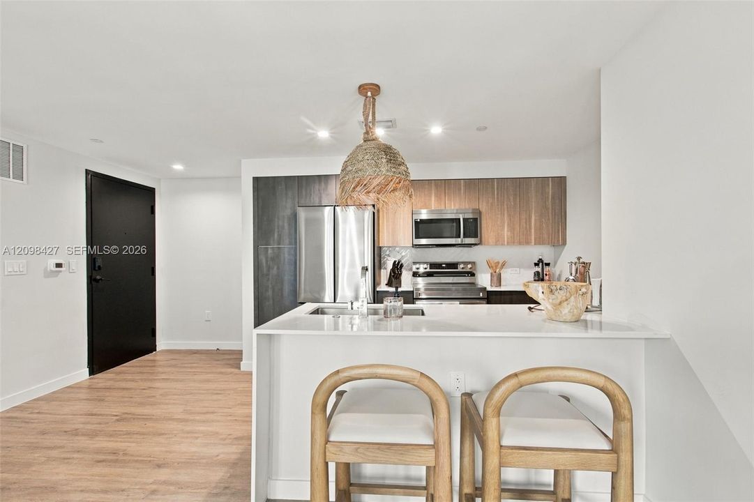 For Rent: $3,200 (1 beds, 1 baths, 684 Square Feet)