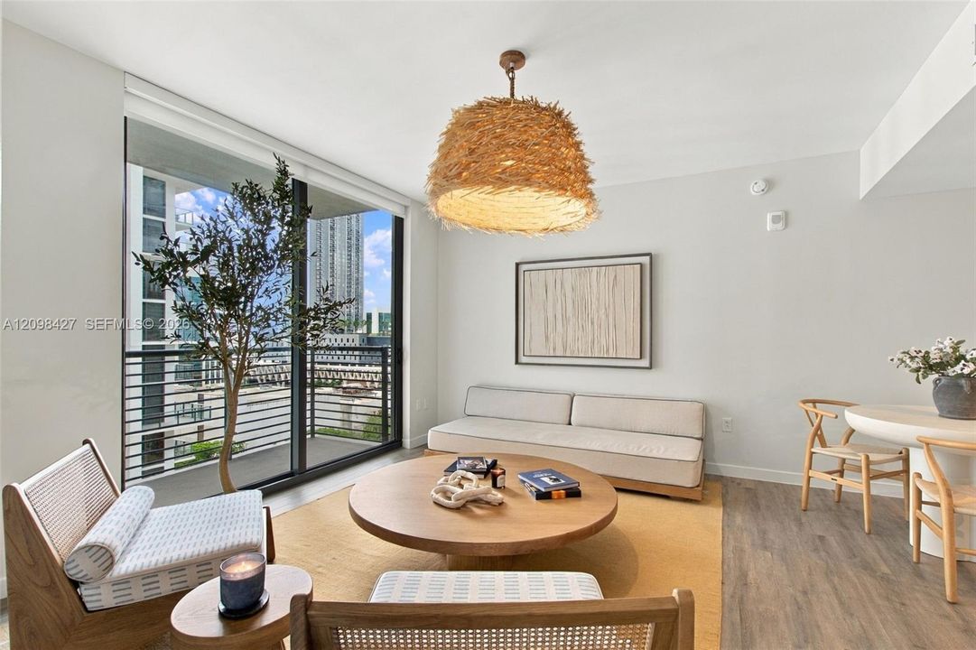 For Rent: $3,200 (1 beds, 1 baths, 684 Square Feet)