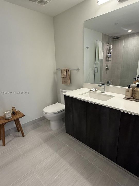 For Rent: $3,200 (1 beds, 1 baths, 684 Square Feet)