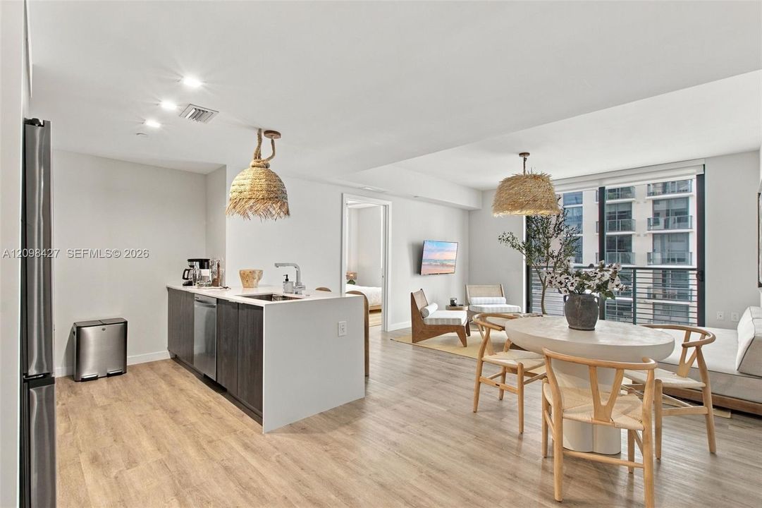 For Rent: $3,200 (1 beds, 1 baths, 684 Square Feet)