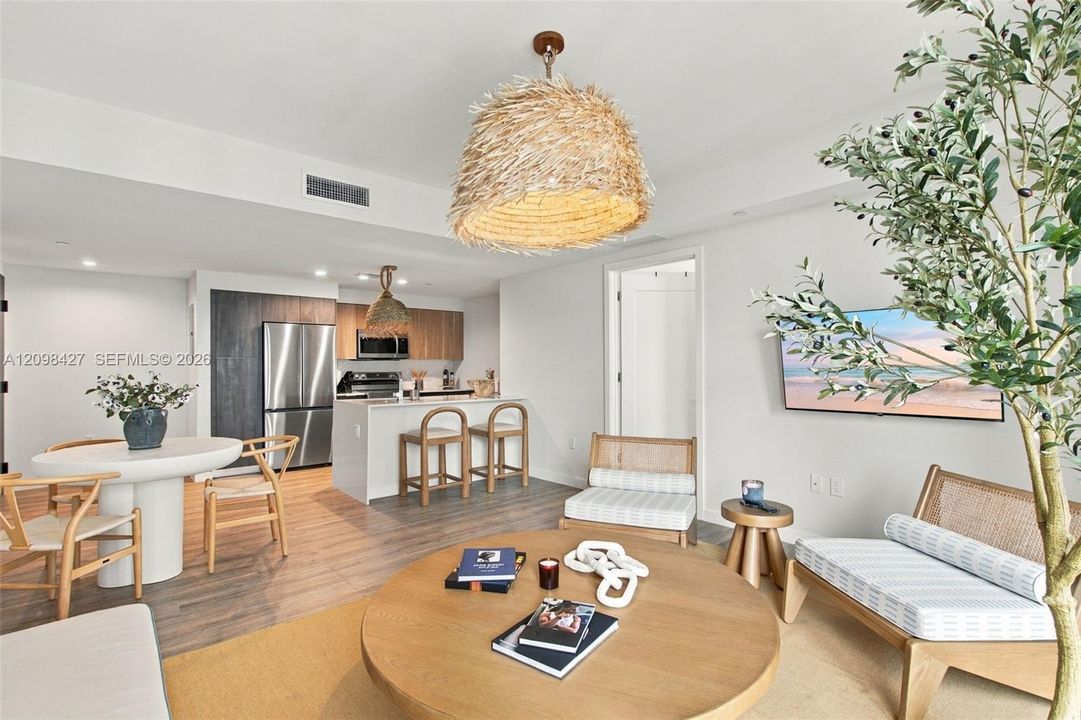 For Rent: $3,200 (1 beds, 1 baths, 684 Square Feet)