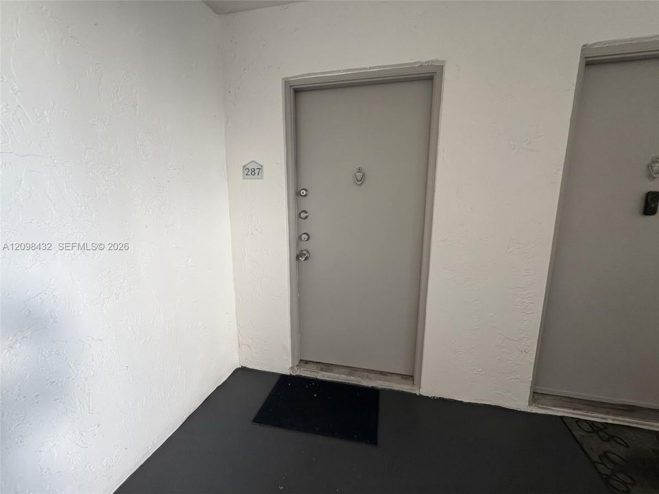 For Sale: $155,000 (1 beds, 1 baths, 615 Square Feet)