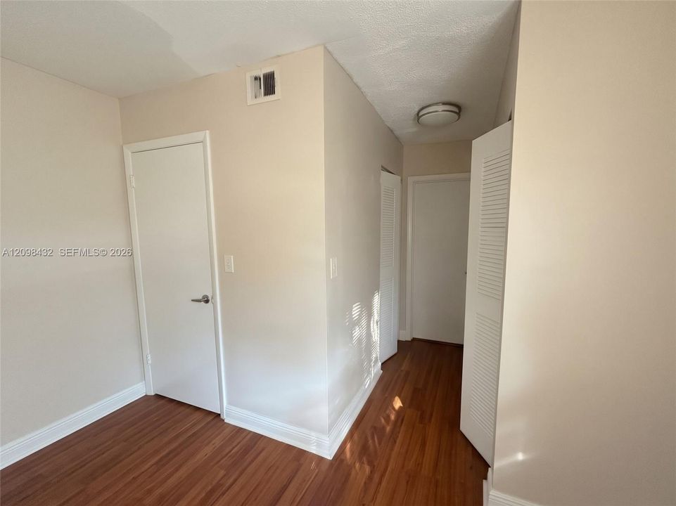 For Sale: $155,000 (1 beds, 1 baths, 615 Square Feet)
