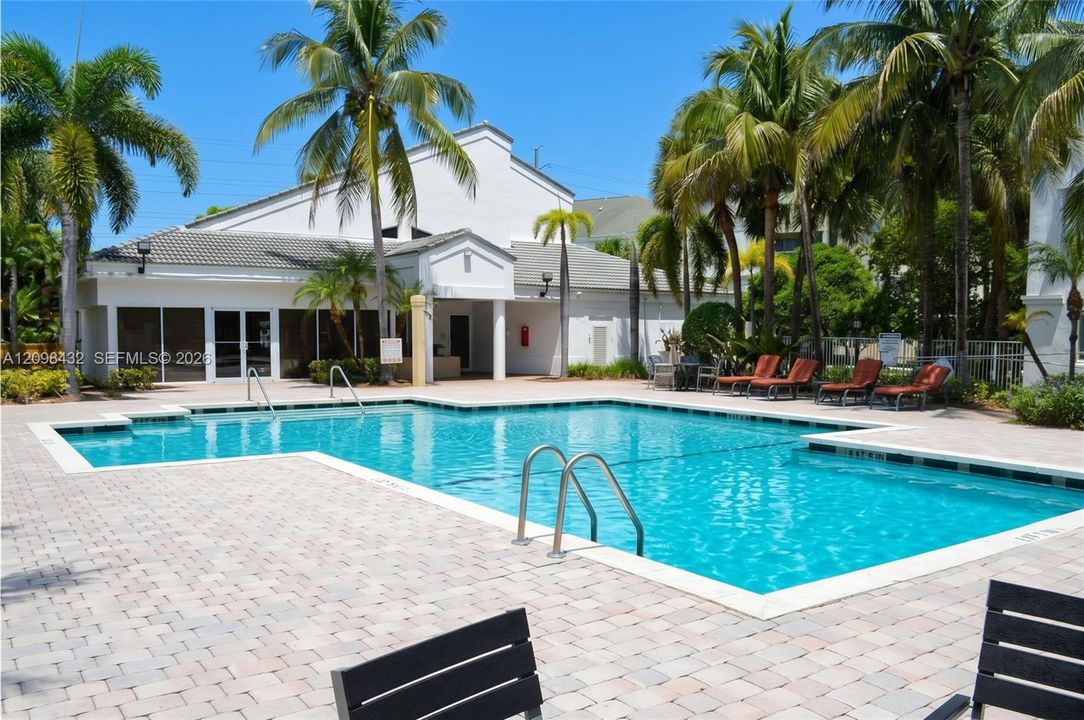 For Sale: $155,000 (1 beds, 1 baths, 615 Square Feet)