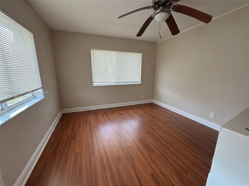 For Sale: $155,000 (1 beds, 1 baths, 615 Square Feet)
