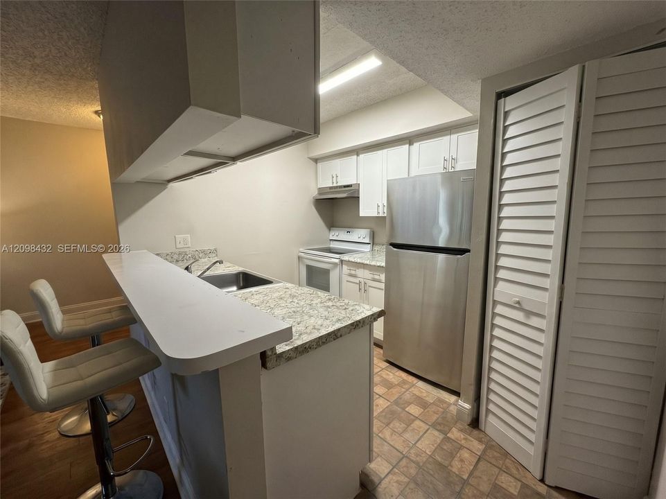 For Sale: $155,000 (1 beds, 1 baths, 615 Square Feet)