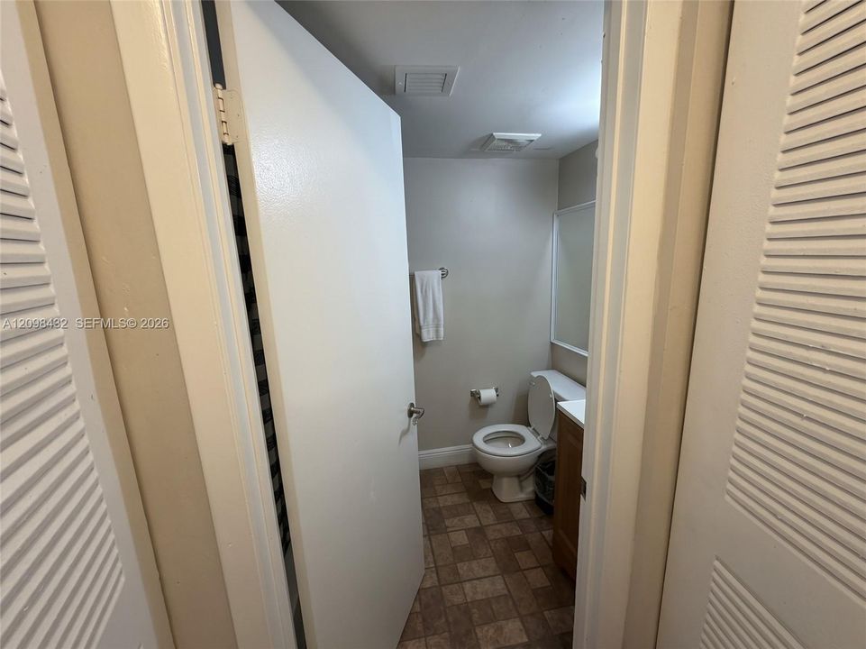 For Sale: $155,000 (1 beds, 1 baths, 615 Square Feet)