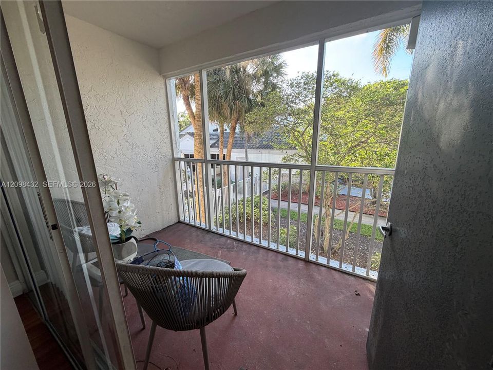 For Sale: $155,000 (1 beds, 1 baths, 615 Square Feet)