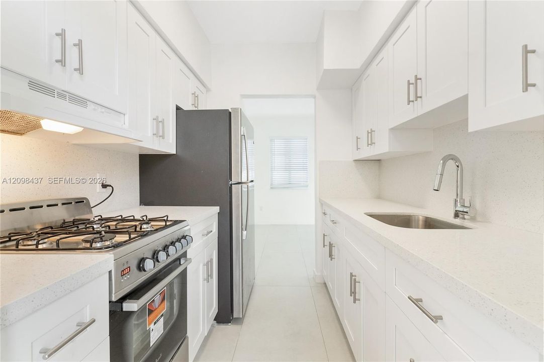 For Rent: $1,800 (1 beds, 1 baths, 700 Square Feet)