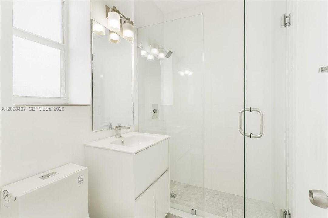 For Rent: $1,800 (1 beds, 1 baths, 700 Square Feet)