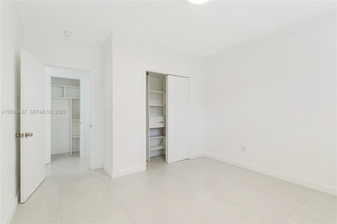 For Rent: $1,800 (1 beds, 1 baths, 700 Square Feet)