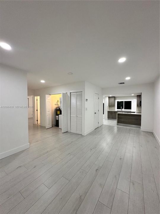 For Rent: $3,400 (3 beds, 1 baths, 980 Square Feet)