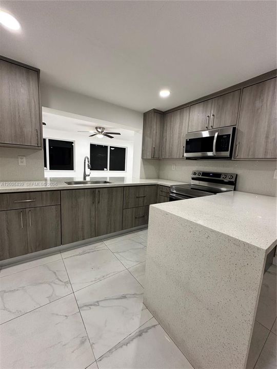 For Rent: $3,400 (3 beds, 1 baths, 980 Square Feet)