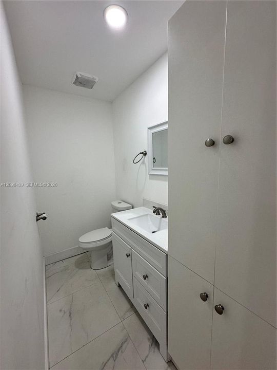 For Rent: $3,400 (3 beds, 1 baths, 980 Square Feet)