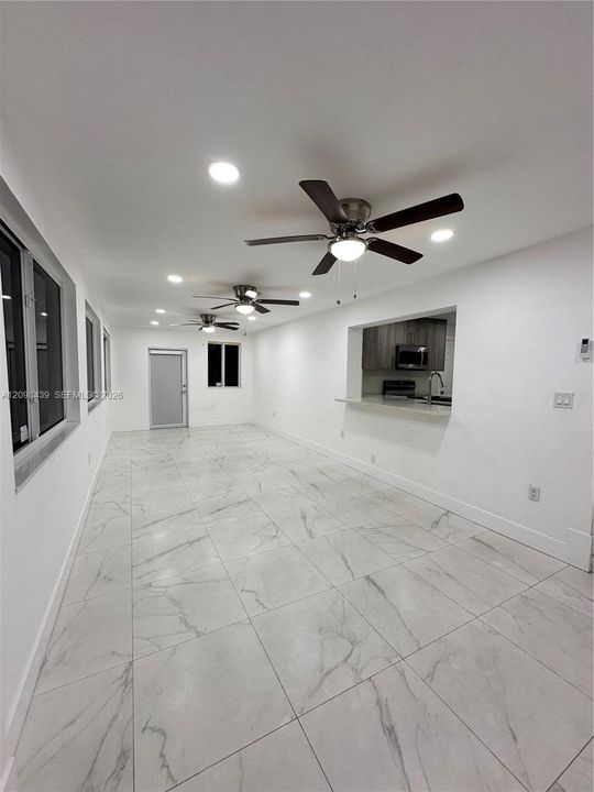 For Rent: $3,400 (3 beds, 1 baths, 980 Square Feet)