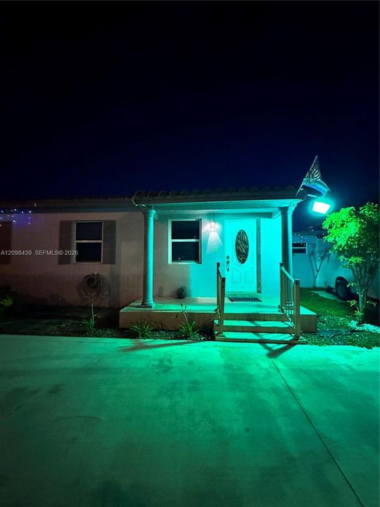 For Rent: $3,400 (3 beds, 1 baths, 980 Square Feet)