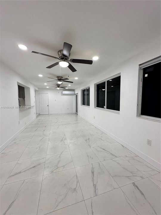 For Rent: $3,400 (3 beds, 1 baths, 980 Square Feet)