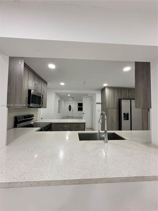 For Rent: $3,400 (3 beds, 1 baths, 980 Square Feet)