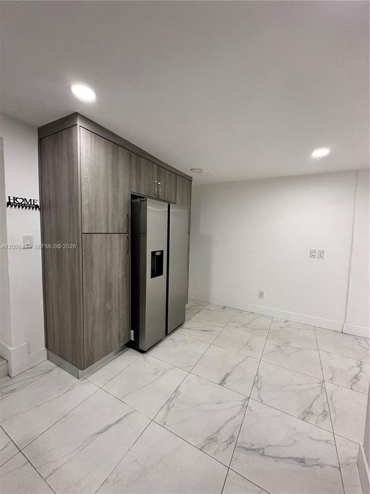 For Rent: $3,400 (3 beds, 1 baths, 980 Square Feet)