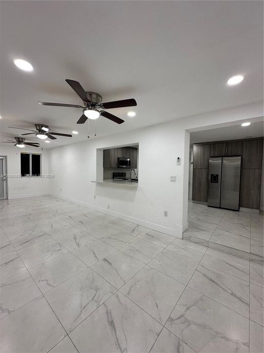For Rent: $3,400 (3 beds, 1 baths, 980 Square Feet)
