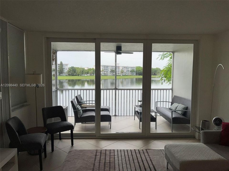 For Rent: $2,300 (2 beds, 2 baths, 1216 Square Feet)