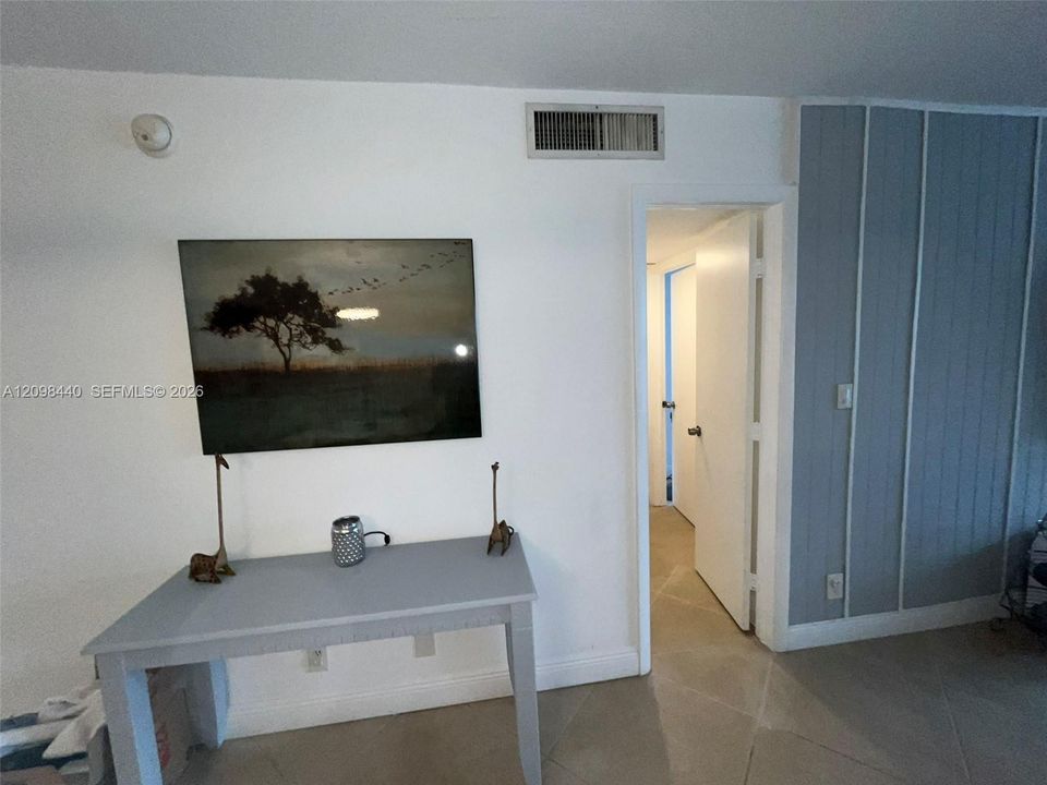 For Rent: $2,300 (2 beds, 2 baths, 1216 Square Feet)