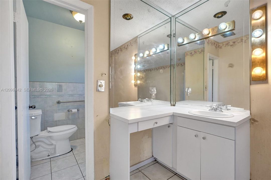 For Sale: $575,000 (4 beds, 2 baths, 2934 Square Feet)