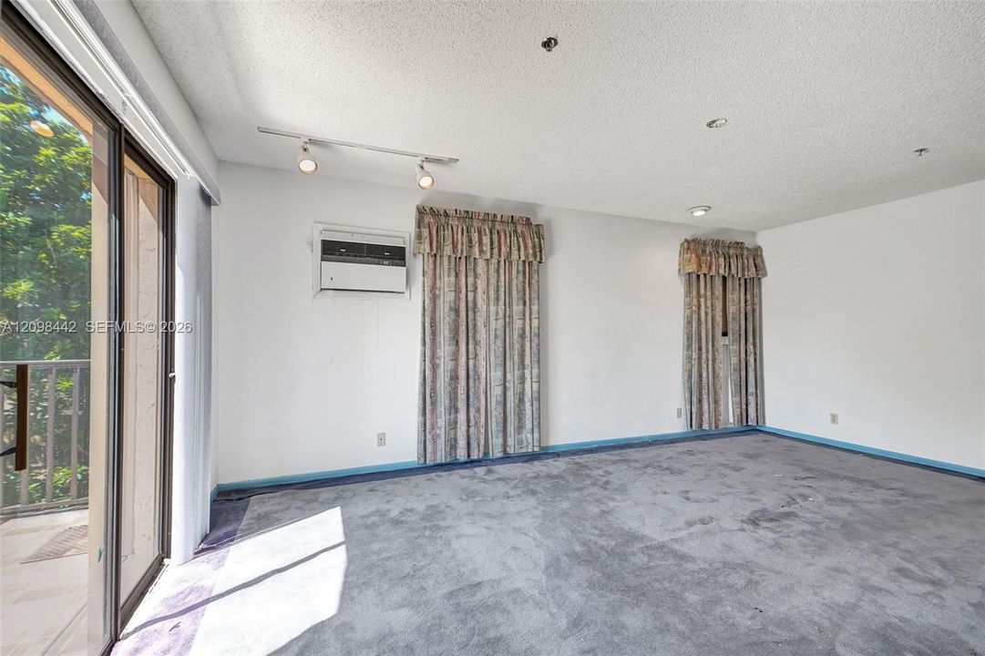 For Sale: $575,000 (4 beds, 2 baths, 2934 Square Feet)