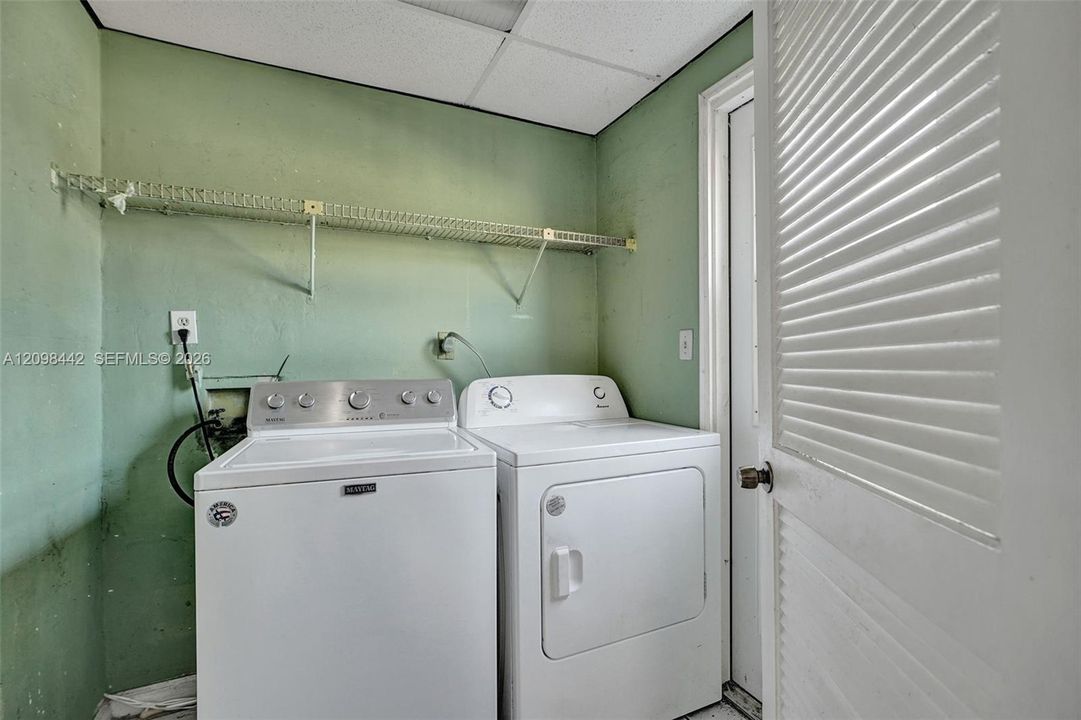 For Sale: $575,000 (4 beds, 2 baths, 2934 Square Feet)