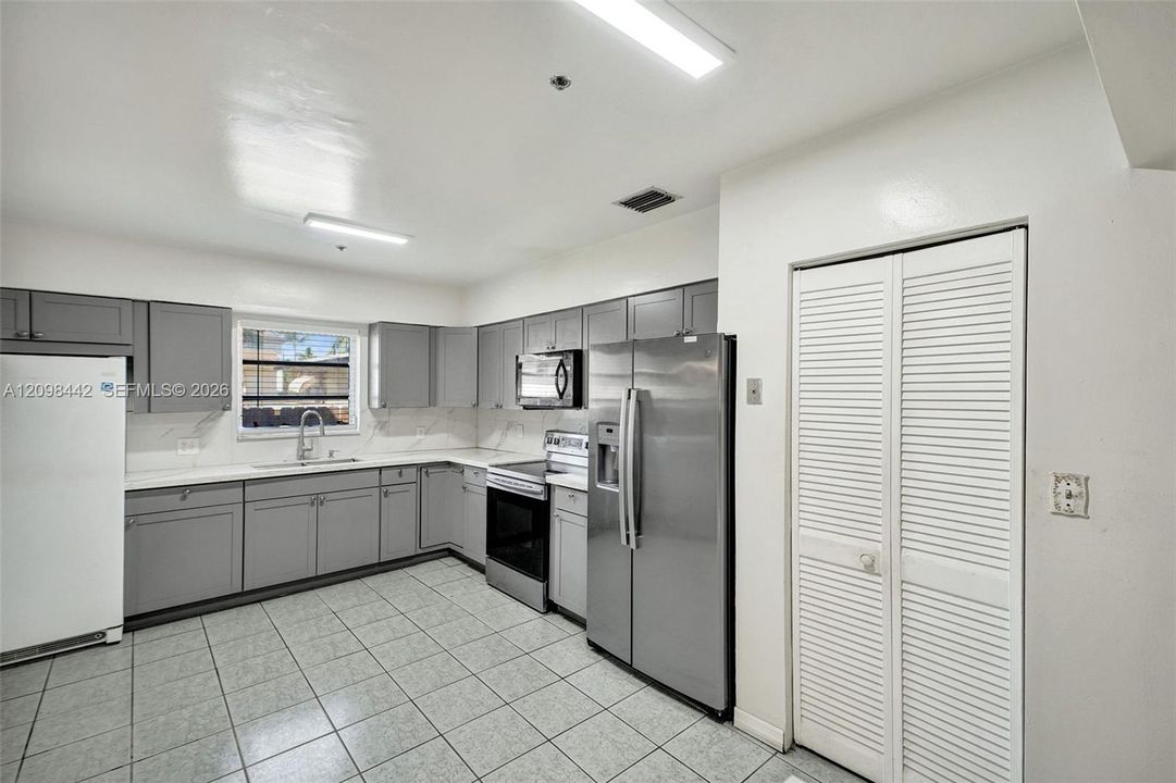 For Sale: $575,000 (4 beds, 2 baths, 2934 Square Feet)