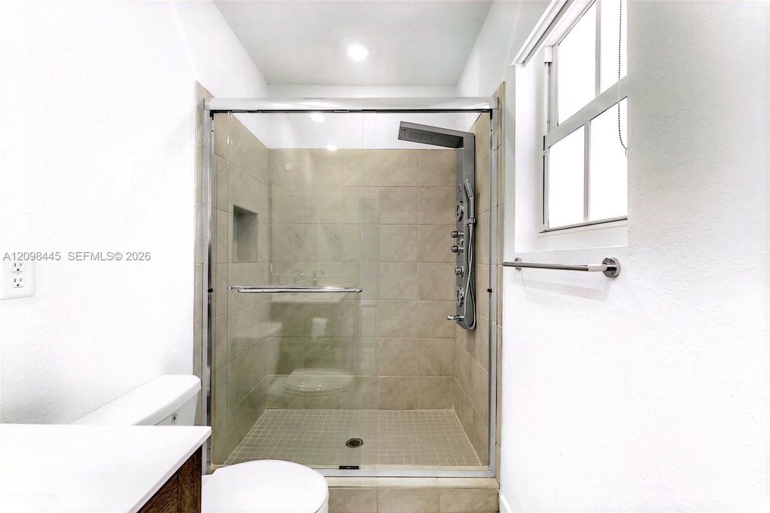 En Renta: $3,600 (4 camas, 3 baños, 1757 Pies cuadrados)