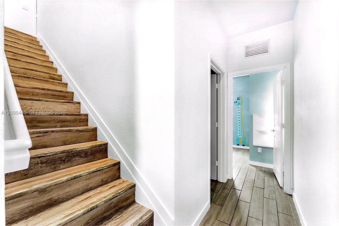 En Renta: $3,600 (4 camas, 3 baños, 1757 Pies cuadrados)