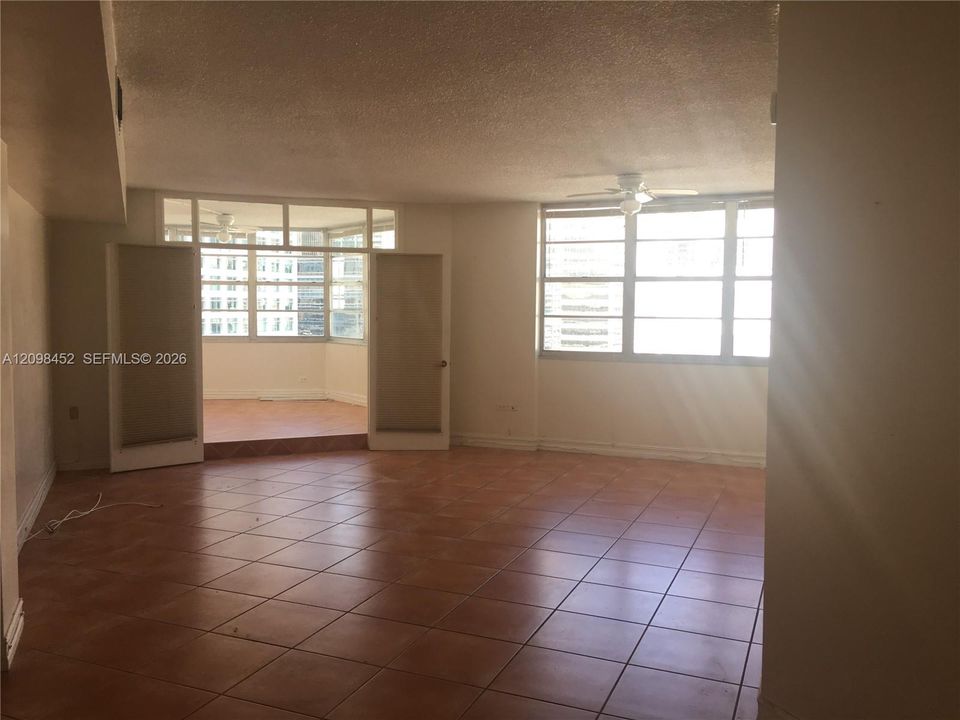 For Sale: $440,000 (2 beds, 2 baths, 990 Square Feet)