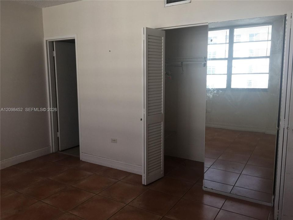 For Sale: $440,000 (2 beds, 2 baths, 990 Square Feet)