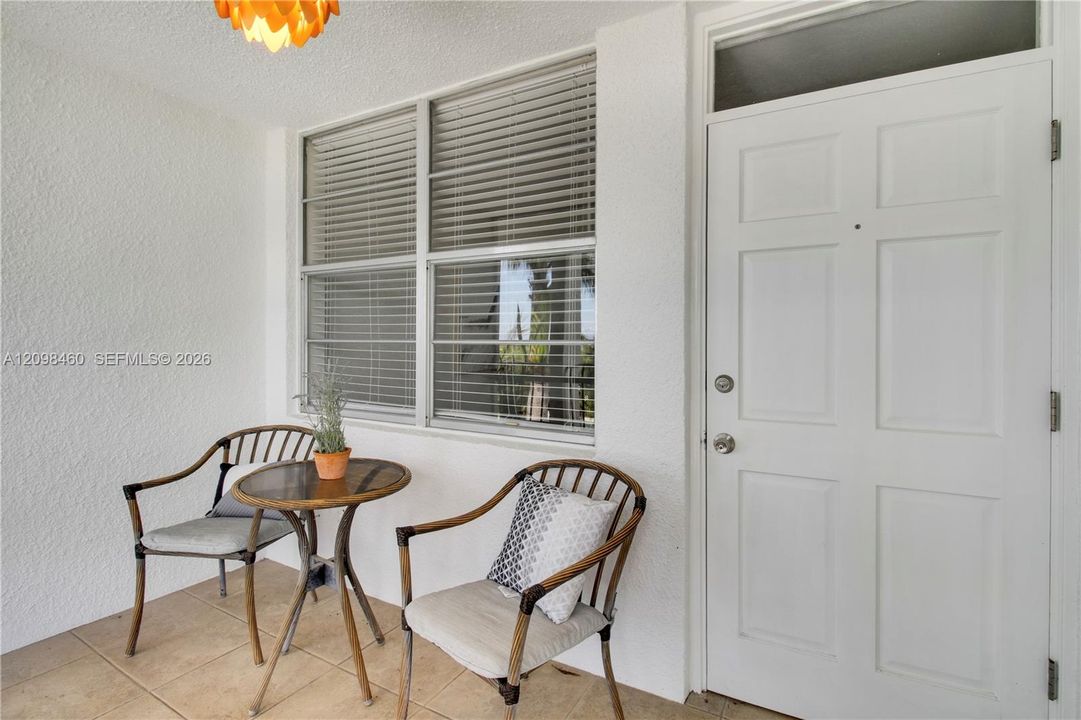 For Sale: $199,900 (1 beds, 1 baths, 855 Square Feet)