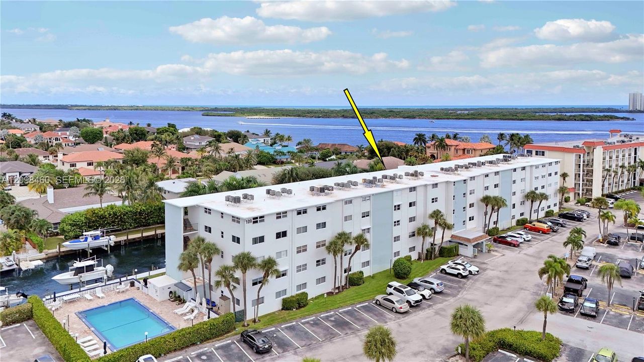 For Sale: $199,900 (1 beds, 1 baths, 855 Square Feet)