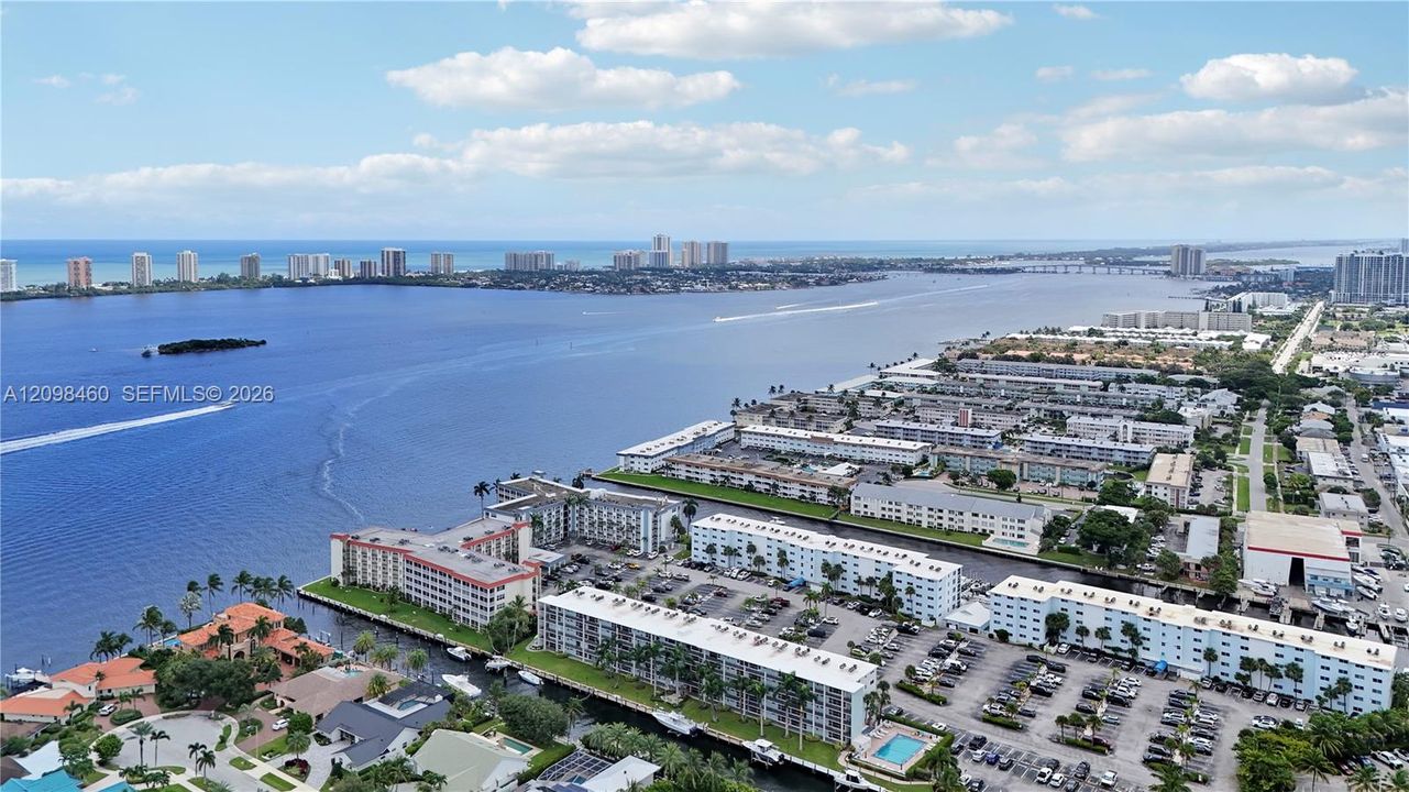 For Sale: $199,900 (1 beds, 1 baths, 855 Square Feet)