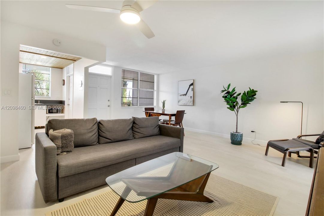 For Sale: $199,900 (1 beds, 1 baths, 855 Square Feet)