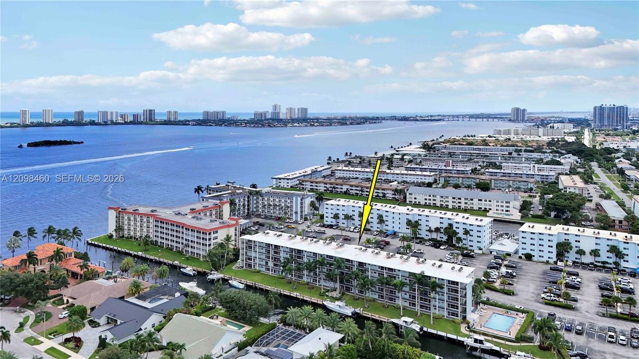 For Sale: $199,900 (1 beds, 1 baths, 855 Square Feet)