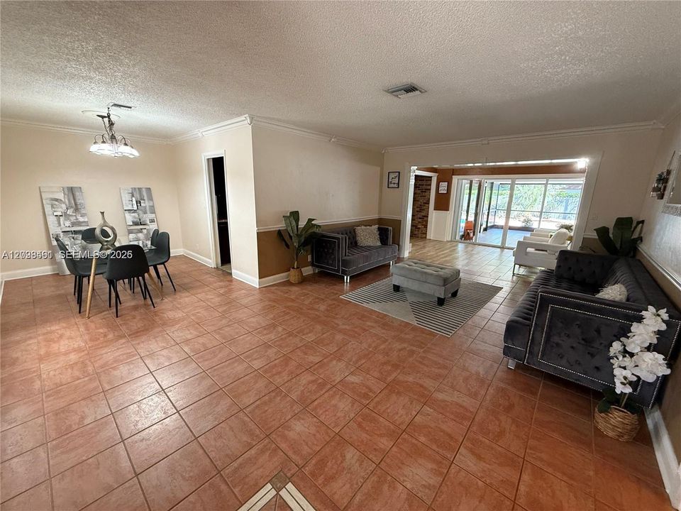 For Sale: $2,000,000 (4 beds, 2 baths, 3504 Square Feet)