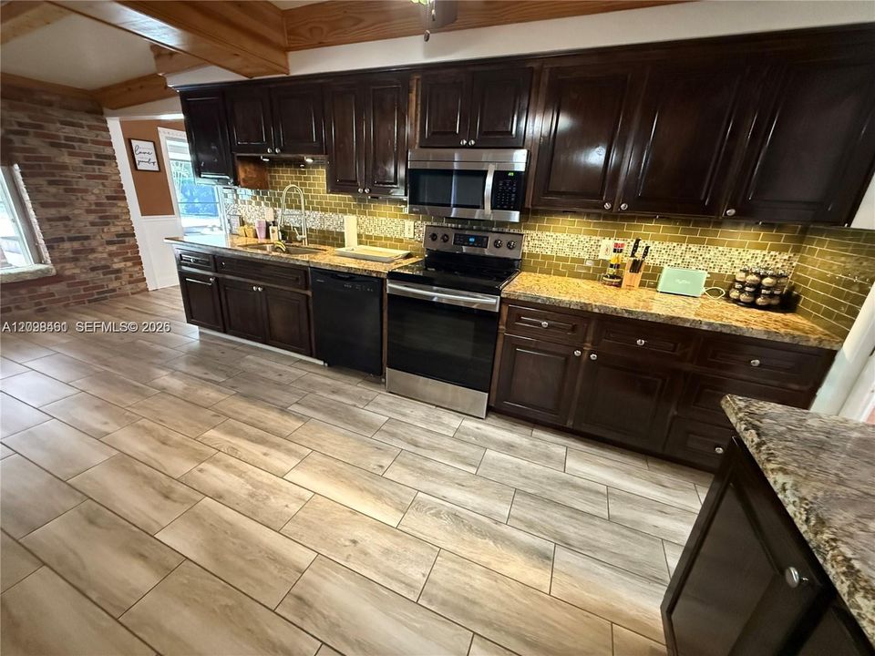 For Sale: $2,000,000 (4 beds, 2 baths, 3504 Square Feet)