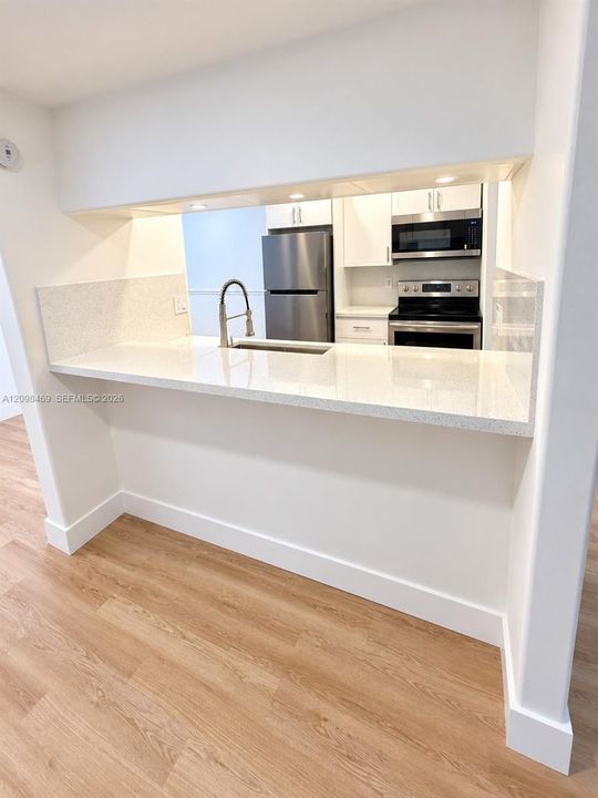 For Sale: $220,000 (2 beds, 2 baths, 1030 Square Feet)