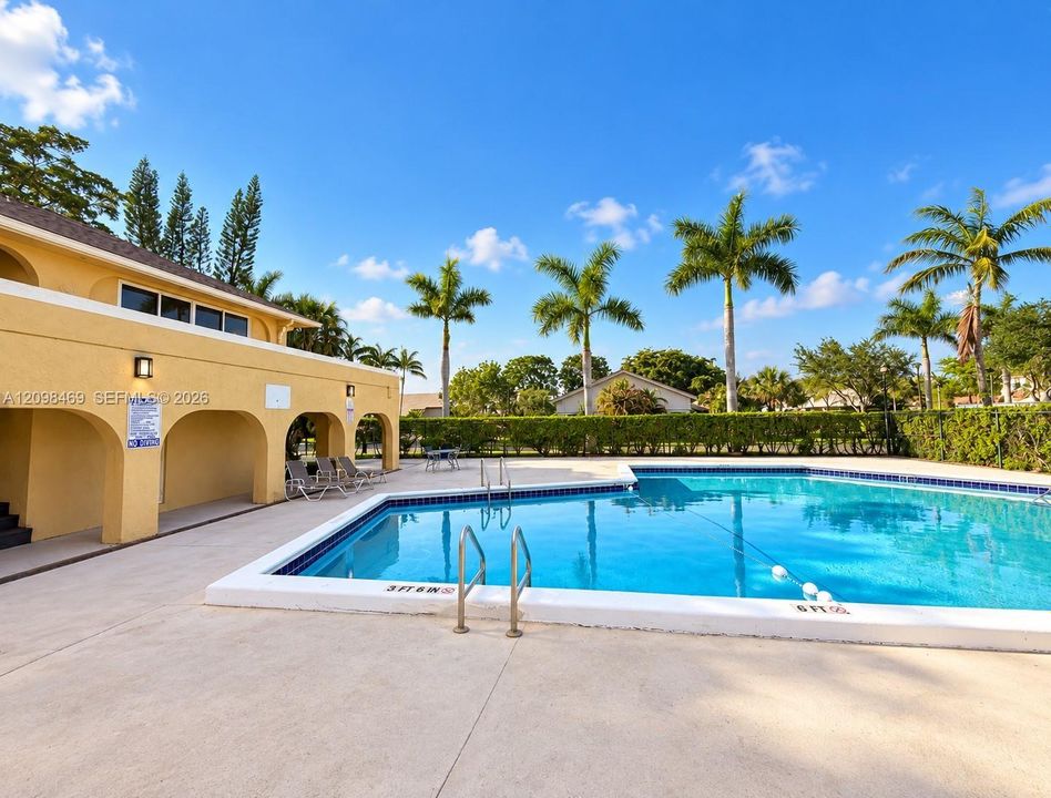 For Sale: $220,000 (2 beds, 2 baths, 1030 Square Feet)