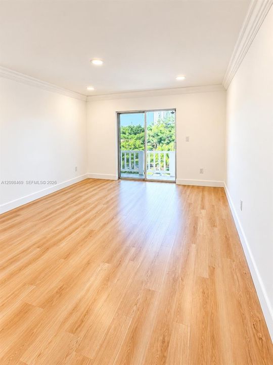 For Sale: $220,000 (2 beds, 2 baths, 1030 Square Feet)